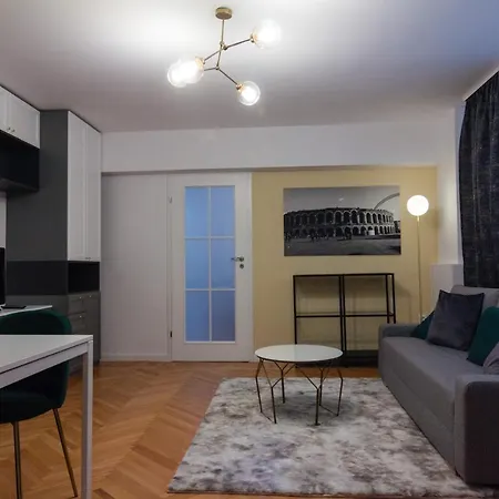 Brand New Boheme Appartment In The Verry Down Town. * בוקרשט